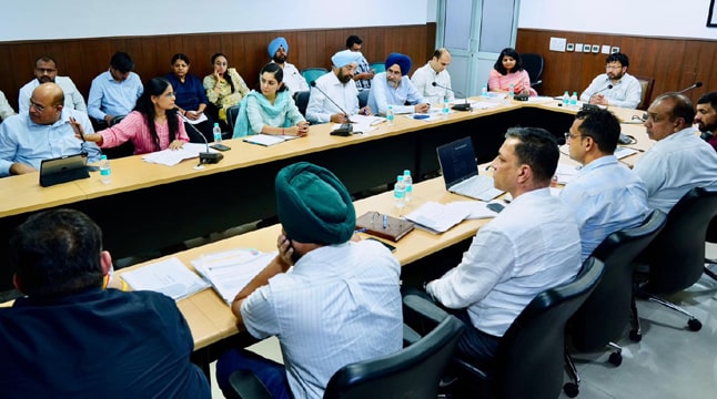 ਡਾ. ਰਵਜੋਤ ਸਿੰਘ ਵੱਲੋਂ ਅੰਮ੍ਰਿਤਸਰ, ਜਲੰਧਰ ਅਤੇ ਪਟਿਆਲਾ ਵਿੱਚ ਮੈਸਰਜ਼ ਐਲ ਐਂਡ ਟੀ ਦੁਆਰਾ ਚਲਾਏ ਜਾ ਰਹੇ ਜਲ ਸਪਲਾਈ ਪ੍ਰੋਜੈਕਟਾਂ ਦੀ ਪ੍ਰਗਤੀ ਦਾ ਜਾਇਜ਼ਾ