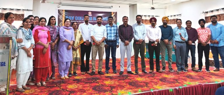 DAV College Bathinda ਵਿਖੇ ਪ੍ਰੀ ਦੀਵਾਲੀ ਦੇ ਤਿਉਹਾਰ ਦਾ ਆਯੋਜਨ