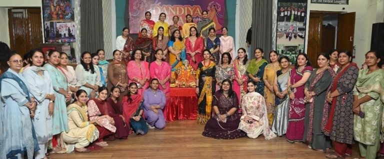 SSD Girls College Bathinda ਵਿੱਚ ਡਾਂਡੀਆ ਰਾਸ ਨੇ ਤਿਉਹਾਰਾਂ ਦੀ ਲਿਆਂਦੀ ਰੌਣਕ