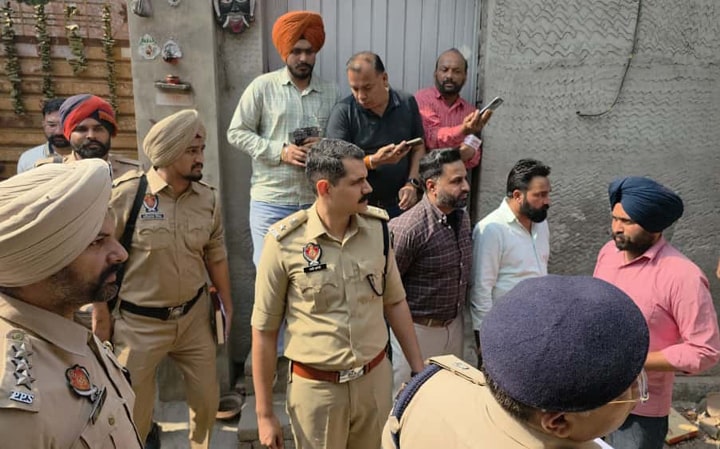 Moga Police ਨੇ ਥਾਣਾ ਸਿਟੀ ਸਾਊਥ ਦੇ ਏਰੀਆ ਵਿੱਚ ਸਮੱਗਲਰਾਂ ਦੇ ਘਰ ਢਾਏ