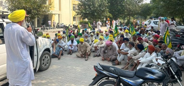 ਕਿਸਾਨ ਜਥੇਬੰਦੀ ਉਗਰਾਹਾਂ ਨੇ ਕਿਸਾਨੀ ਮੰਗਾਂ ਨੂੰ ਲੈ ਕੇ ਮੋੜ ਦੇ ਐਸਡੀਐਮ ਦਫ਼ਤਰ ਅੱਗੇ ਦਿੱਤਾ ਧਰਨਾ