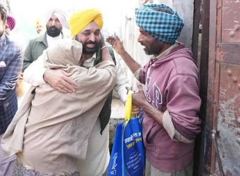 ਹੁਣ ਘਰ-ਘਰ ਪਹੁੰਚੇਗੀ ਖੁਸ਼ਹਾਲੀ! ਮਾਨ ਸਰਕਾਰ ਨੇ ‘ਆਟਾ-ਦਾਲ’ ਯੋਜਨਾ ਨੂੰ ਬਣਾਇਆ ‘ਪੂਰਾ ਰਾਸ਼ਨ ਪੈਕੇਜ’, ਨਵੇਂ ਸਾਲ ਤੋਂ 1.42 ਕਰੋੜ ਲੋਕਾਂ ਨੂੰ ਮਿਲੇਗੀ ਹੋਮ ਡਿਲੀਵਰੀ