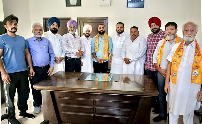 Bathinda ‘ਚ ਸ਼੍ਰੋਮਣੀ ਅਕਾਲੀ ਦਲ ਨੂੰ ਮਿਲਿਆ ਬਲ, ਬਬਲੀ ਢਿੱਲੋਂ ਦੀ ਅਗਵਾਈ ਹੇਠ ਸਮਾਜ ਸੇਵੀ ਪਰਿਵਾਰ ਹੋਇਆ ਪਾਰਟੀ ਵਿੱਚ ਸ਼ਾਮਿਲ