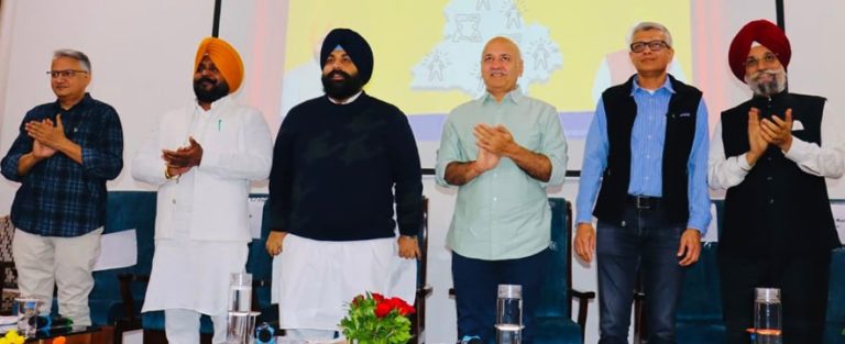 ਪੰਜਾਬ ਸਰਕਾਰ ਵੱਲੋਂ ਸਰਕਾਰੀ ਸਕੂਲਾਂ ਦੇ ਵਿਦਿਆਰਥੀਆਂ ਦੇ ਅੰਗਰੇਜ਼ੀ ਹੁਨਰ ਵਿੱਚ ਹੋਰ ਨਿਖਾਰ ਲਿਆਉਣ ਲਈ  “ਦਿ ਇੰਗਲਿਸ਼ ਐੱਜ” ਪ੍ਰੋਗਰਾਮ ਸ਼ੁਰੂ