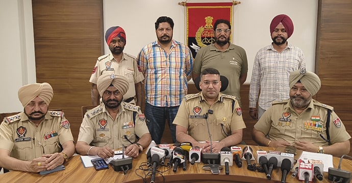 Sri Muktsar Sahib Police ਵੱਲੋਂ ਵੱਡੀ ਕਾਰਵਾਈ;1 ਕਿਲੋ 100 ਗ੍ਰਾਮ ਹੈਰੋਇਨ ਸਹਿਤ ਨਸ਼ਾ ਤਸਕਰ ਗ੍ਰਿਫਤਾਰ