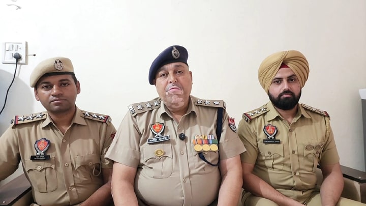 ਸ੍ਰੀ ਮੁਕਤਸਰ ਸਾਹਿਬ ਪੁਲਿਸ ਵੱਲੋਂ  02 ਨਜਾਇਜ਼ ਹਥਿਆਰਾਂ ਸਮੇਤ ਕੀਤਾ 04 ਕਾਬੂ