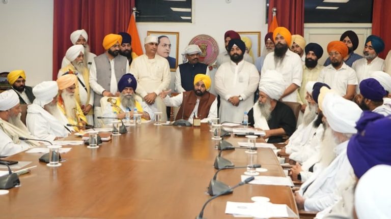 ਗੁਰੂ ਤੇਗ ਬਹਾਦਰ ਸਾਹਿਬ ਦੇ 350ਵੇਂ ਸ਼ਹੀਦੀ ਦਿਹਾੜੇ ਦੀਆਂ ਤਿਆਰੀਆਂ ਸਬੰਧੀ ਮੁੱਖ ਮੰਤਰੀ ਵੱਲੋਂ ਸਿੱਖ ਸੰਤਾਂ, ਮਹਾਂਪੁਰਸ਼ਾਂ ਤੇ ਵਿਦਵਾਨਾਂ ਨਾਲ ਮੀਟਿੰਗ