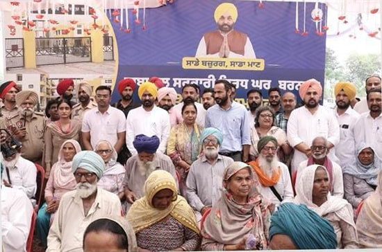 ਬਜ਼ੁਰਗਾਂ ਨੂੰ ਸਲਾਮ! ਮਾਨ ਸਰਕਾਰ ਦੀ ਮੁਹਿੰਮ, “ਸਾਡੇ ਬੁਜ਼ੁਰਗ ਸਾਡਾ ਮਾਨ” ਰਾਹੀਂ ਪੰਜਾਬ ਦੇ 2.2 ਮਿਲੀਅਨ ਬਜ਼ੁਰਗਾਂ ਨੂੰ ਮੁਫ਼ਤ ਇਲਾਜ ਅਤੇ ਸਤਿਕਾਰ ਮਿਲਿਆ।