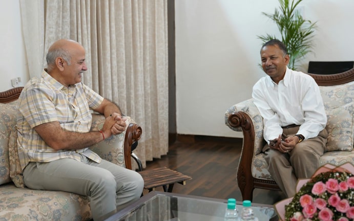AAP ਉਮੀਦਵਾਰ Rajinder Gupta ਨੇ Manish Sisodia ਨਾਲ ਕੀਤੀ ਮੁਲਾਕਾਤ
