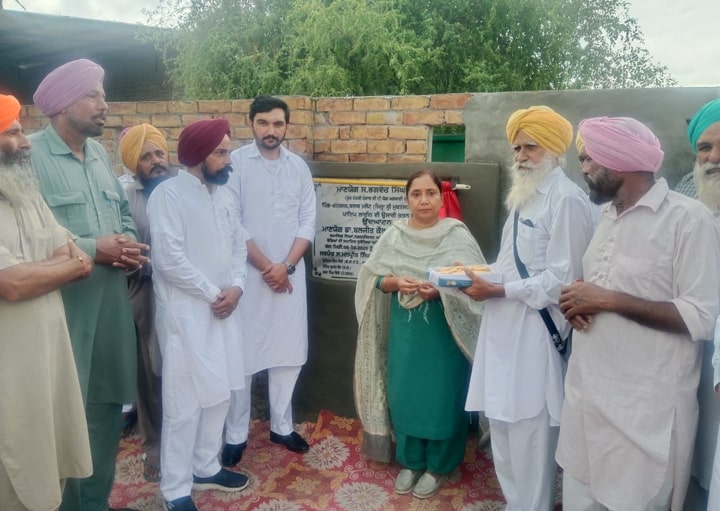ਕੈਬਨਿਟ ਮੰਤਰੀ ਡਾ. ਬਲਜੀਤ ਕੌਰ ਵੱਲੋਂ ਮਲੋਟ ਦੇ ਵੱਖ-ਵੱਖ ਪਿੰਡਾਂ ‘ਚ ਕਰੀਬ 3.31 ਕਰੋੜ ਰੁਪਏ ਦੀ ਲਾਗਤ ਵਾਲੇ ਵਿਕਾਸ ਕਾਰਜਾਂ ਦੀ ਸ਼ੁਰੂਆਤ