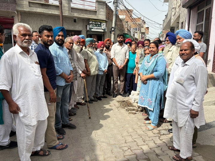 Mayor Padamjit Mehta ਨੇ ਇੰਟਰਲਾਕਿੰਗ ਟਾਈਲਾਂ ਲਗਾਉਣ ਦੇ ਕੰਮ ਦਾ ਕੀਤਾ ਸ਼ੁਭ ਆਰੰਭ