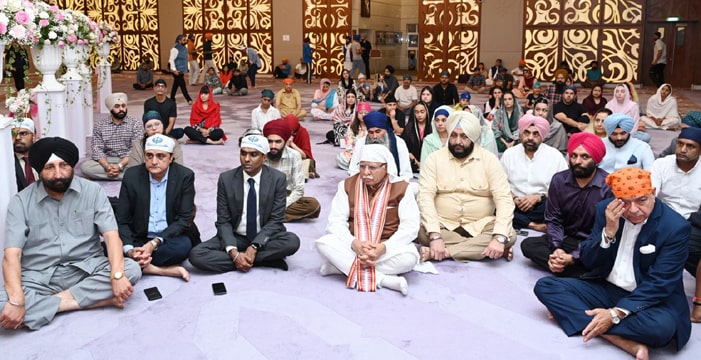 ਕੇਂਦਰੀ ਮੰਤਰੀ ਮਨੋਹਰ ਲਾਲ ਨੇ ਦੁਬਈ ਸਥਿਤ ਗੁਰੂਦੁਆਰਾ ਗੁਰੂ ਨਾਨਕ ਦਰਬਾਰ, ਜੈਬੇਲ ਅਲੀ ਵਿੱਚ ਕੀਤੀ ਅਰਦਾਸ