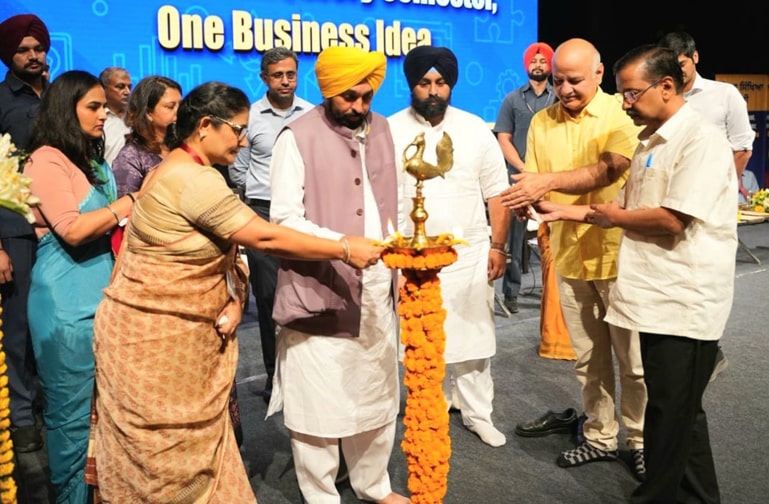 ਅਰਵਿੰਦ ਕੇਜਰਵਾਲ ਅਤੇ ਮੁੱਖ ਮੰਤਰੀ ਮਾਨ ਵੱਲੋਂ ਨੌਜਵਾਨਾਂ ਦੀ ਉੱਦਮੀ ਸੋਚ ਨੂੰ ਉਤਸ਼ਾਹਿਤ ਕਰਨ ਬਾਰੇ ਨਵੇਂ ਕੋਰਸ ਦੀ ਸ਼ੁਰੂਆਤ