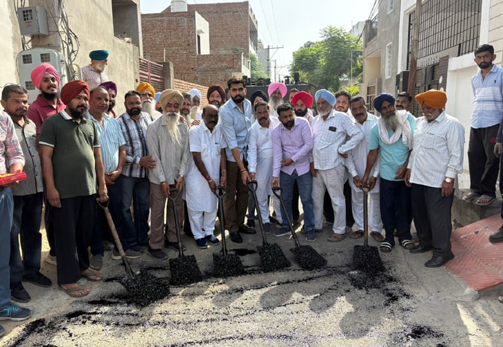Mayor Padamjit Singh Mehta  ਨੇ ਬਾਬਾ ਦੀਪ ਸਿੰਘ ਨਗਰ ਵਿੱਚ ਪ੍ਰੀਮਿਕਸ ਦੇ ਕੰਮ ਦਾ ਕੀਤਾ ਸ਼ੁਭ ਆਰੰਭ
