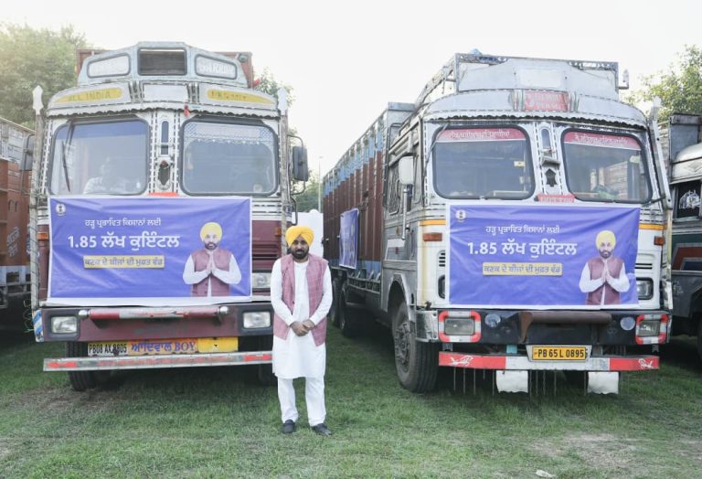 ਹੜ੍ਹਾਂ ਨਾਲ ਤਬਾਹ ਹੋਏ ਕਿਸਾਨਾਂ ਦੇ ਮੋਢੇ ਨਾਲ ਮੋਢਾ ਜੋੜ ਕੇ ਖੜ੍ਹੇ ਹਨ ਮੁੱਖ ਮੰਤਰੀ ਮਾਨ: 1.85 ਲੱਖ ਕੁਇੰਟਲ ਕਣਕ ਦਾ ਬੀਜ ਕਿਸਾਨਾਂ ਤੱਕ ਪਹੁੰਚਾਇਆ