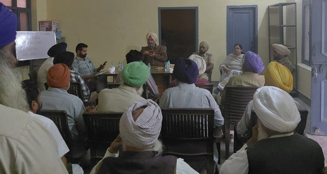 SDM Balkarn Singh Mahal ਵੱਲੋਂ ਪਿੰਡ ਧਨ ਸਿੰਘ ਖਾਨਾ ਦਾ ਦੌਰਾ, ਕਿਸਾਨਾਂ ਦੀਆਂ ਸਮੱਸਿਆਵਾਂ ਸੁਣੀਆਂ