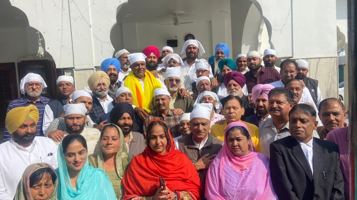 ਜ਼ਿਲ੍ਹਾ ਕਾਂਗਰਸ ਦੇ ਦੂਜੀ ਵਾਰ ਪ੍ਰਧਾਨ ਬਣੇ ਰਾਜਨ ਗਰਗ ਹੋਏ ਧਾਰਮਿਕ ਸਥਾਨਾਂ ‘ਤੇ ਨਤਮਸਤਕ
