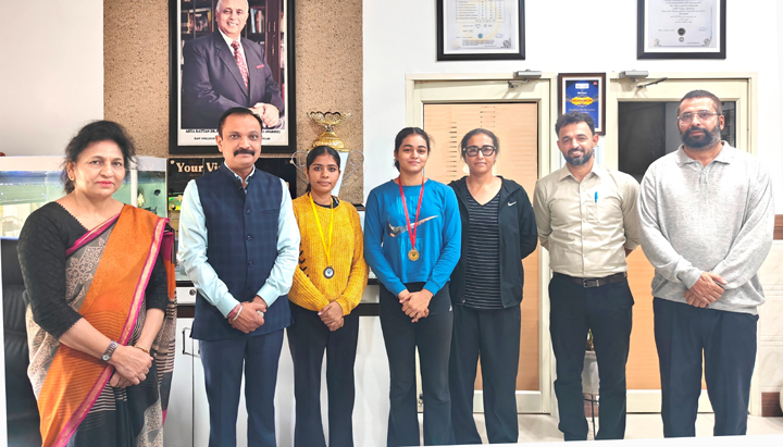DAV College ਦੀਆਂ ਖਿਡਾਰਨਾਂ ਸ਼ੁਭਦੀਪ ਕੌਰ ਅਤੇ ਦੀਆ ਨੇ ਪੰਜਾਬੀ ਯੂਨੀਵਰਸਿਟੀ ਪਟਿਆਲਾ ਵਿਖੇ ਹੋਈ ਸਾਲਾਨਾ ਐਥਲੈਟਿਕ ਮੀਟ ਵਿੱਚ ਕਾਲਜ ਦਾ ਨਾਮ ਰੌਸ਼ਨ ਕੀਤਾ