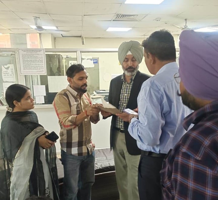 ਬੋਰਡ ਚੇਅਰਮੈਨ ਨੇ ਸਿੰਗਲ ਵਿੰਡੋ ‘ਤੇ ਜਨਤਾ ਦੀਆਂ ਸਮੱਸਿਆਵਾਂ ਸੁਣਕੇ ਤੁਰੰਤ ਕਰਵਾਏ ਨਿਪਟਾਰੇ