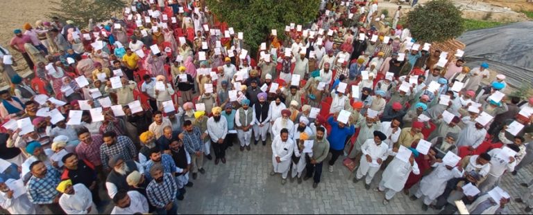 MLA Sukhbir Maisarkhana ਨੇ ਹੜ੍ਹ ਵਰਗੇ ਹਾਲਾਤ ਨਾਲ ਪ੍ਰਭਾਵਿਤ 300 ਲੋਕਾਂ ਨੂੰ ਮੁਆਵਜ਼ਾ ਰਾਸ਼ੀ ਦੇ ਸੌਂਪੇ ਮਨਜ਼ੂਰੀ ਪੱਤਰ