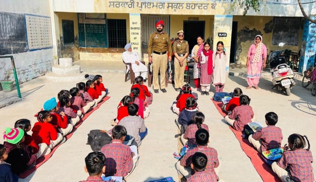 ਮਾਨ ਸਰਕਾਰ ਦੀ ਪੰਜਾਬ ਪੁਲਿਸ: ਬੱਚਿਆਂ ਨੂੰ ਬਣਾ ਰਹੀ ਕੱਲ੍ਹ ਦੇ ਰਾਖੇ, ‘ਸਾਈਬਰ ਜਾਗੋ’ ਤੋਂ ‘ਸਾਂਝ’ ਤੱਕ–ਬੱਚਿਆਂ ਨੂੰ ਬਣਾ ਰਹੇ ਸਾਈਬਰ ਸੁਰੱਖਿਆ ਦੇ ਯੋਧੇ