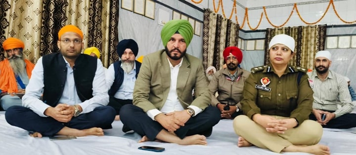 ਸ਼੍ਰੀ ਗੁਰੂ ਤੇਗ ਬਹਾਦਰ ਜੀ ਦੇ 350ਵੇਂ ਸ਼ਹੀਦੀ ਦਿਹਾੜੇ ਨੂੰ ਸਮਰਪਿਤ: ਬਲਜਿੰਦਰ ਕੌਰ, ਡਿਪਟੀ ਕਮਿਸ਼ਨਰ ਅਤੇ ਐਸਐਸਪੀ ਨੇ ਕੀਰਤਨ ਦਰਬਾਰ’ਚ ਕੀਤੀ ਸ਼ਿਰਕਤ
