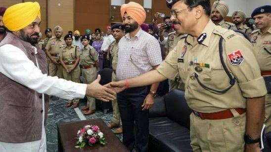 “ਅਪਰਾਧ ਤੇ ਵਾਰ: ਪੰਜਾਬ ਵਿੱਚ ਮੁੜ ਆਈ ਅਮਨ-ਸ਼ਾਂਤੀ ਦੀ ਬਹਾਰ! ਮਾਨ ਸਰਕਾਰ ਦੇ ਸਮੇਂ-ਸਮੇਂ ਤੇ ਲਏ ਐਕਸ਼ਨ ਨਾਲ, ਹੋਇਆ ਨੌਜਵਾਨਾਂ ਦਾ ਭਵਿੱਖ ਸੁਰੱਖਿਅਤ।”