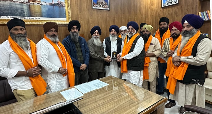 ਰਾਏਪੁਰ ਦੀ ਸੰਗਤ ਵੱਲੋਂ ਹੜ੍ਹ ਪੀੜਤ ਫੰਡ ਲਈ ਸਹਿਯੋਗ,ਸ਼੍ਰੋਮਣੀ ਗੁਰਦੁਆਰਾ ਪ੍ਰਬੰਧਕ ਕਮੇਟੀ ਨੂੰ ਸੌਂਪਿਆ 5 ਲੱਖ ਰੁਪਏ ਦਾ ਚੈੱਕ