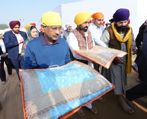 ਮੁੱਖ ਮੰਤਰੀ ਅਤੇ ਅਰਵਿੰਦ ਕੇਜਰੀਵਾਲ ਨੇ ਗੁਰਦੁਆਰਾ ਬਾਬਾ ਬੁੱਢਾ ਦਲ ਛਾਉਣੀ ਵਿਖੇ ਸ੍ਰੀ ਅਖੰਡ ਪਾਠ ਸਾਹਿਬ ਦੀ ਆਰੰਭਤਾ ਮੌਕੇ ਅਕਾਲ ਪੁਰਖ ਦਾ ਅਸ਼ੀਰਵਾਦ ਲਿਆ