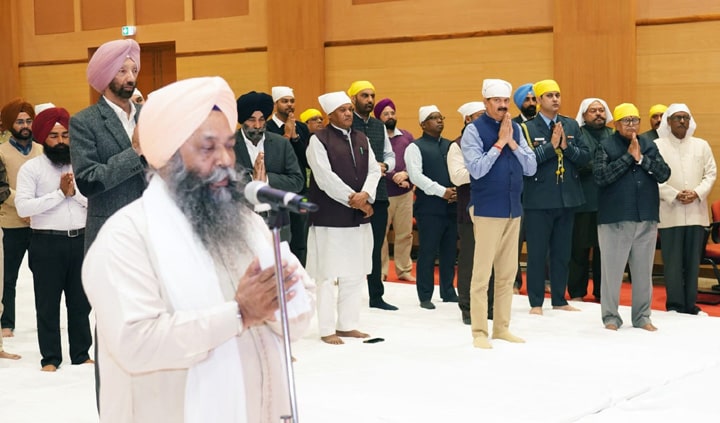 ਪੰਜਾਬ ਰਾਜ ਭਵਨ ਨੇ ‘ਹਿੰਦ ਦੀ ਚਾਦਰ’ ਸ੍ਰੀ ਗੁਰੂ ਤੇਗ਼ ਬਹਾਦਰ ਸਾਹਿਬ ਜੀ ਦੇ 350ਵੇਂ ਸ਼ਹੀਦੀ ਦਿਹਾੜੇ ਨੂੰ ਸਮਰਪਿਤ ਸ਼ਬਦ ਕੀਰਤਨ ਕਰਵਾਇਆ