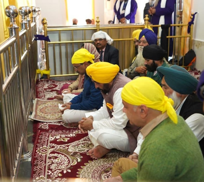 ਮੁੱਖ ਮੰਤਰੀ ਭਗਵੰਤ ਸਿੰਘ ਮਾਨ ਅਤੇ ਅਰਵਿੰਦ ਕੇਜਰੀਵਾਲ ਨੇ ਗੁਰਦੁਆਰਾ ਤਖ਼ਤ ਸ੍ਰੀ ਕੇਸਗੜ੍ਹ ਸਾਹਿਬ, ਗੁਰਦੁਆਰਾ ਸੀਸ ਗੰਜ ਸਾਹਿਬ ਅਤੇ ਗੁਰਦੁਆਰਾ ਭੋਰਾ ਸਾਹਿਬ ਵਿਖੇ ਮੱਥਾ ਟੇਕਿਆ