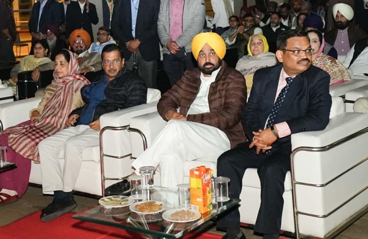 ਮੁੱਖ ਮੰਤਰੀ ਭਗਵੰਤ ਸਿੰਘ ਮਾਨ ਅਤੇ ਅਰਵਿੰਦ ਕੇਜਰੀਵਾਲ ਨੇ ਸ੍ਰੀ ਗੁਰੂ ਤੇਗ਼ ਬਹਾਦਰ ਜੀ ਦੀ ਅਪਾਰ ਮਹਿਮਾ ਨੂੰ ਸਮਰਪਿਤ ਡਰੋਨ ਸ਼ੋਅ ‘ਚ ਸ਼ਿਰਕਤ ਕੀਤੀ