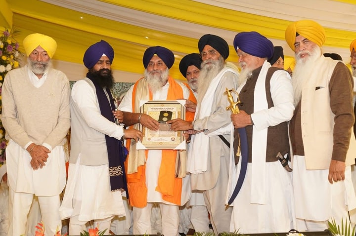 Sukhbir Singh Badal ਵੱਲੋਂ ਕੌਮ ਨੂੰ ਅਕਾਲੀ ਦਲ ਦੇ ਬੈਨਰ ਹੇਠ ਇਕਜੁੱਟ ਹੋਣ ਦੀ ਅਪੀਲ ਤਾਂ ਜੋ ਕੇਂਦਰ ਤੇ ਰਾਜ ਸਰਕਾਰਾਂ ਤੋਂ ਸਿੱਖ ਸੰਸਥਾਵਾਂ ਤੇ ਗੁਰਧਾਮਾਂ ਦਾ ਪ੍ਰਬੰਧ ਵਾਪਸ ਲਿਆ ਜਾ ਸਕੇ