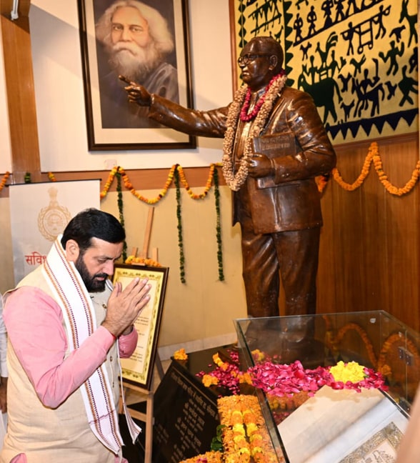 ਸੰਵਿਧਾਨ ਦਿਵਸ ‘ਤੇ ਵਿਧਾਨਸਭਾ ਪਹੁੰਚੇ ਮੁੱਖ ਮੰਤਰੀ ਨਾਇਬ ਸਿੰਘ ਸੈਣੀ