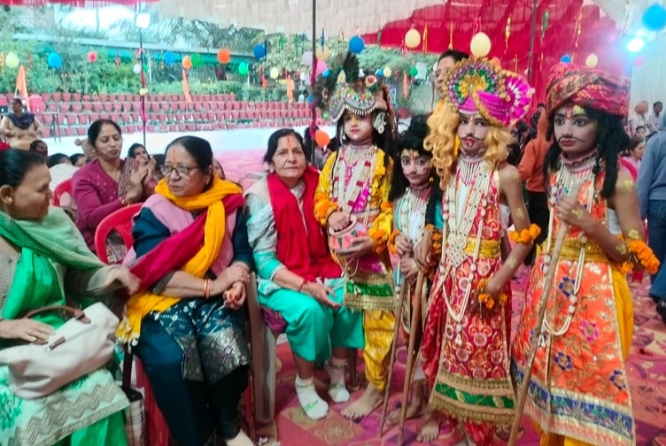 Summer Hill Convent School ਵਿਖੇ ਸ਼੍ਰੀਮਦ ਭਾਗਵਤ ਕਥਾ ਦੇ ਪੰਜਵੇਂ ਦਿਨ ਸ਼੍ਰੀ ਕ੍ਰਿਸ਼ਨ ਦੇ ਬਚਪਨ ਦੇ ਹੋਏ ਗੁਣਗਾਣ