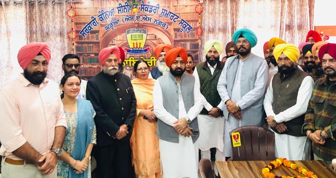 ਹਰਦੀਪ ਸਿੰਘ ਮੁੰਡੀਆਂ ਅਤੇ ਡਾ ਚਰਨਜੀਤ ਸਿੰਘ ਚੰਨੀ ਵੱਲੋਂ ਘੰੜੂਆਂ ਵਿਖੇ 97 ਲੱਖ ਰੁਪਏ ਦੇ ਵਿਕਾਸ ਕਾਰਜਾਂ ਦਾ ਉਦਘਾਟਨ ਅਤੇ ਸੁਰੂਆਤ