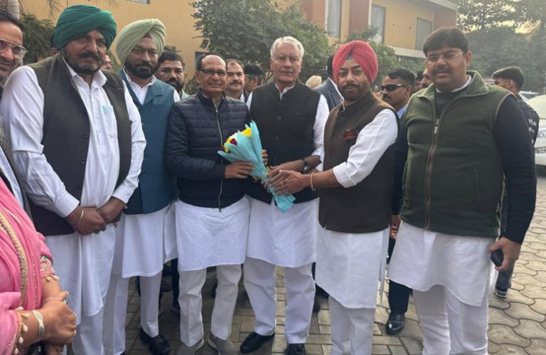 ਮੋਗਾ ਪੁੱਜੇ ਕੇਂਦਰੀ ਖੇਤੀਬਾੜੀ ਮੰਤਰੀ ਨੇ ਪਰਾਲੀ ਸਾੜਣ ਦੀਆਂ ਘਟਨਾਵਾਂ ਘੱਟ ਹੋਣ ‘ਤੇ ਪੰਜਾਬ ਦੀ ਪਿੱਠ ਥਾਪੜੀ