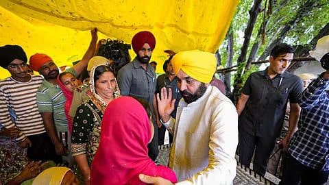 1000 ਦੀ ‘ਗਾਰੰਟੀ’ ‘ਤੇ CM ਮਾਨ ਦਾ ਵੱਡਾ ਦਾਅ! ਜਾਣੋ ਪੰਜਾਬ ਦੀਆਂ ਮਾਤਾਵਾਂ-ਭੈਣਾਂ ਦੇ ਖਾਤੇ ‘ਚ ਕਦੋਂ ਆਉਣਗੇ ਪੈਸੇ?