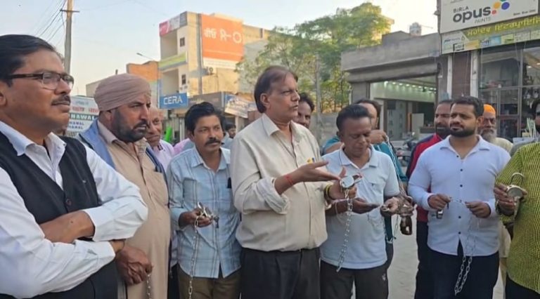 ਸਬਜ਼ੀ ਦੇ ਵੱਧ ਰੇਟਾਂ ਨੂੰ ਲੈ ਕੇ ਬਠਿੰਡਾ ਦੀ ਸਬਜ਼ੀ ਮੰਡੀ ‘ਚ ਹੰਗਾਮਾ, ਪੁਲਿਸ ਨੂੰ ਸਥਿਤੀ ਸੰਭਾਲਣੀ ਪਈ
