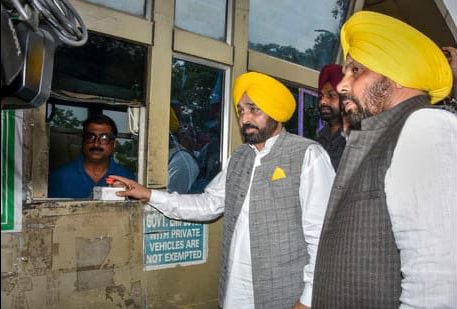 ਮਾਨ ਸਰਕਾਰ ਵੱਲੋਂ “ਟੋਲ ਲੁੱਟ” ਖ਼ਿਲਾਫ਼ ਸਖ਼ਤ ਐਕਸ਼ਨ! ਹੁਣ ਤੱਕ 19 ਟੋਲ ਪਲਾਜ਼ਾ ਬੰਦ, ਰੋਜ਼ਾਨਾ ₹65 ਲੱਖ ਅਤੇ ਸਾਲਾਨਾ ₹225 ਕਰੋੜ ਦੀ ਹੋ ਰਹੀ ਹੈ ਪੰਜਾਬੀਆਂ ਦੀ ਬੱਚਤ