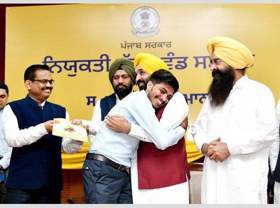 ਪੰਜਾਬ ਦੇ ਖਿਡਾਰੀਆਂ ਨੂੰ ਮਿਲਿਆ ‘ਮੈਡੀਕਲ ਕਵਚ’! ਮਾਨ ਸਰਕਾਰ ਨੇ ਸਪੋਰਟਸ ਮੈਡੀਕਲ ਕਾਡਰ ਵਿੱਚ 100+ ਅਸਾਮੀਆਂ ਭਰਨ ਨੂੰ ਦਿੱਤੀ ਮਨਜ਼ੂਰੀ, ਨੌਜਵਾਨਾਂ ਲਈ ਰੁਜ਼ਗਾਰ ਦਾ ਸੁਨਹਿਰੀ ਮੌਕਾ!