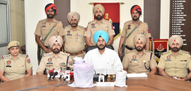 ਅੰਮ੍ਰਿਤਸਰ ਵਿੱਚ ਪਾਕਿਸਤਾਨ-ਸਮਰਥਿਤ ਦੋ ਡਰੱਗ ਸਪਲਾਈ ਮਾਡਿਊਲਾਂ ਦਾ ਪਰਦਾਫਾਸ਼; 2.8 ਕਿਲੋਗ੍ਰਾਮ ਆਈਸੀਈ ਸਮੇਤ ਦੋ ਕਾਬੂ