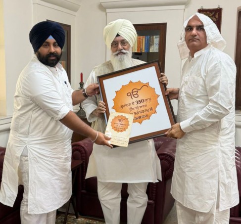 ਹਰਜੋਤ ਸਿੰਘ ਬੈਂਸ ਅਤੇ ਦੀਪਕ ਬਾਲੀ ਵੱਲੋਂ ਬਾਬਾ ਗੁਰਿੰਦਰ ਸਿੰਘ ਢਿੱਲੋਂ ਨੂੰ ਸ੍ਰੀ ਗੁਰੂ ਤੇਗ਼ ਬਹਾਦਰ ਜੀ ਦੇ 350ਵੇਂ ਸ਼ਹੀਦੀ ਦਿਹਾੜੇ ਸਬੰਧੀ ਸਮਾਗਮਾਂ ਲਈ ਸੱਦਾ