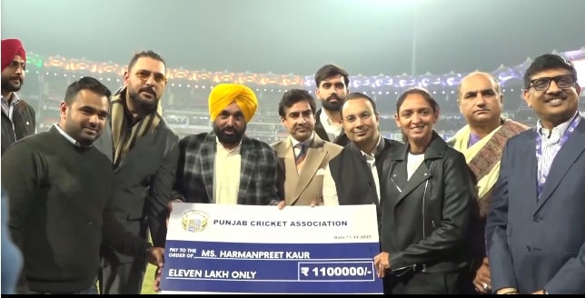 CM ਭਗਵੰਤ ਮਾਨ ਨੇ ਮਹਿਲਾ ਕ੍ਰਿਕਟ ਵਿਸ਼ਵ ਕੱਪ ਜਿੱਤਣ ਵਾਲੀ ਟੀਮ ਦੀਆਂ ਪੰਜਾਬਣ ਖਿਡਾਰਨਾਂ ਨੂੰ ਕੀਤਾ ਸਨਮਾਨਿਤ