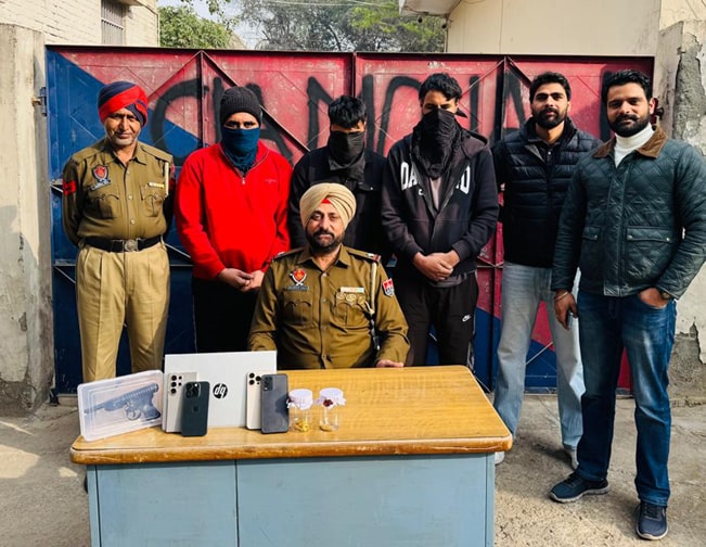 Mohali Police ਵੱਲੋਂ ਲੁੱਟ-ਖੋਹ ਗੈਂਗ ਕਾਬੂ; 2 ਸੋਨੇ ਦੀਆਂ ਚੇਨਾਂ,4 ਮੋਬਾਇਲ ਫੋਨ, ਲੈਪਟਾਪ ਬਰਾਮਦ