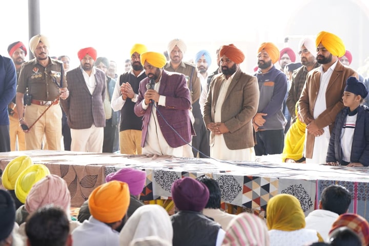 ਮੁੱਖ ਮੰਤਰੀ ਵੱਲੋਂ ਪਿੰਡਾਂ ਨੂੰ ਧੜੇਬੰਦੀ ਤੋਂ ਉਪਰ ਕੇ ਭਾਈਚਾਰਕ ਸਾਂਝ ਕਾਇਮ ਰੱਖਣ ਦੀ ਅਪੀਲ