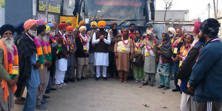 ਧਾਰਮਿਕ ਸਥਾਨਾਂ ਦੇ ਦਰਸ਼ਨਾਂ ਲਈ ਬੱਸਾਂ ਨੂੰ ਕੀਤਾ ਰਵਾਨਾ