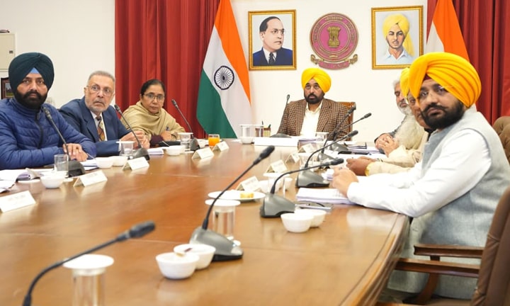 ਮੁੱਖ ਮੰਤਰੀ ਭਗਵੰਤ ਸਿੰਘ ਮਾਨ ਦੀ ਅਗਵਾਈ ਹੇਠ ਵਜ਼ਾਰਤ ਵੱਲੋਂ ਪ੍ਰਬੰਧਕੀ ਢਾਂਚੇ ਦੀ ਅਪਗ੍ਰੇਡੇਸ਼ਨ, ਭੂਮੀ ਸੁਧਾਰਾਂ ਅਤੇ ਵਿਸ਼ੇਸ਼ ਅਧਿਆਪਕ ਸਿੱਖਿਅਕਾਂ ਨੂੰ ਰਾਹਤ ਦੇਣ ਦੀ ਪ੍ਰਵਾਨਗੀ