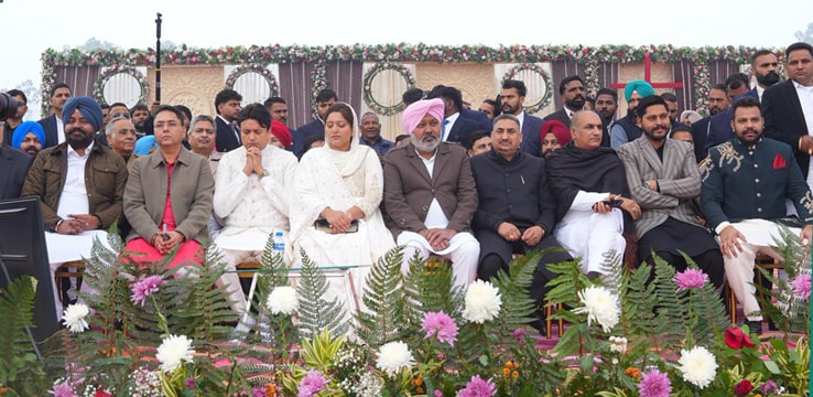 ਕੈਬਨਿਟ ਮੰਤਰੀ ਹਰਪਾਲ ਸਿੰਘ ਚੀਮਾ ਅਤੇ ਅਮਨ ਅਰੋੜਾ ਨੇ ਗੁਰਦਾਸਪੁਰ ਵਿਖੇ ਕ੍ਰਿਸਮਿਸ ਸਬੰਧੀ ਕਰਵਾਏ ਸਟੇਟ ਪੱਧਰੀ ਸਮਾਗਮ ’ਚ ਕੀਤੀ ਸ਼ਿਰਕਤ