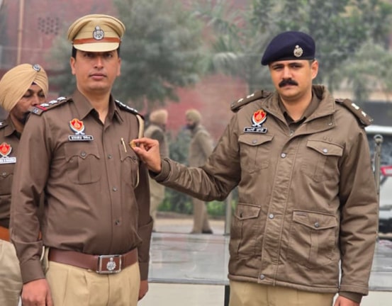 SSP Moga ਵੱਲੋਂ ਪੁਲਿਸ ਕਰਮਚਾਰੀਆਂ ਨੂੰ ਵਧੀਆਂ ਕਾਰਗੁਜ਼ਾਰੀ ਲਈ ਕੀਤਾ ਸਨਮਾਨਿਤ